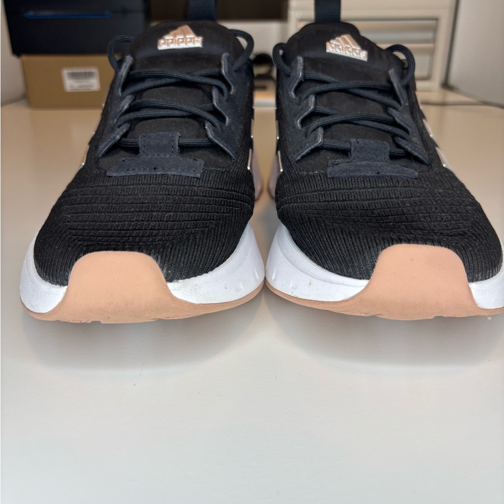 Adidas Swift Run 23 Black and White Running Shoes Women’s Size 8 - Picture 2 of 10